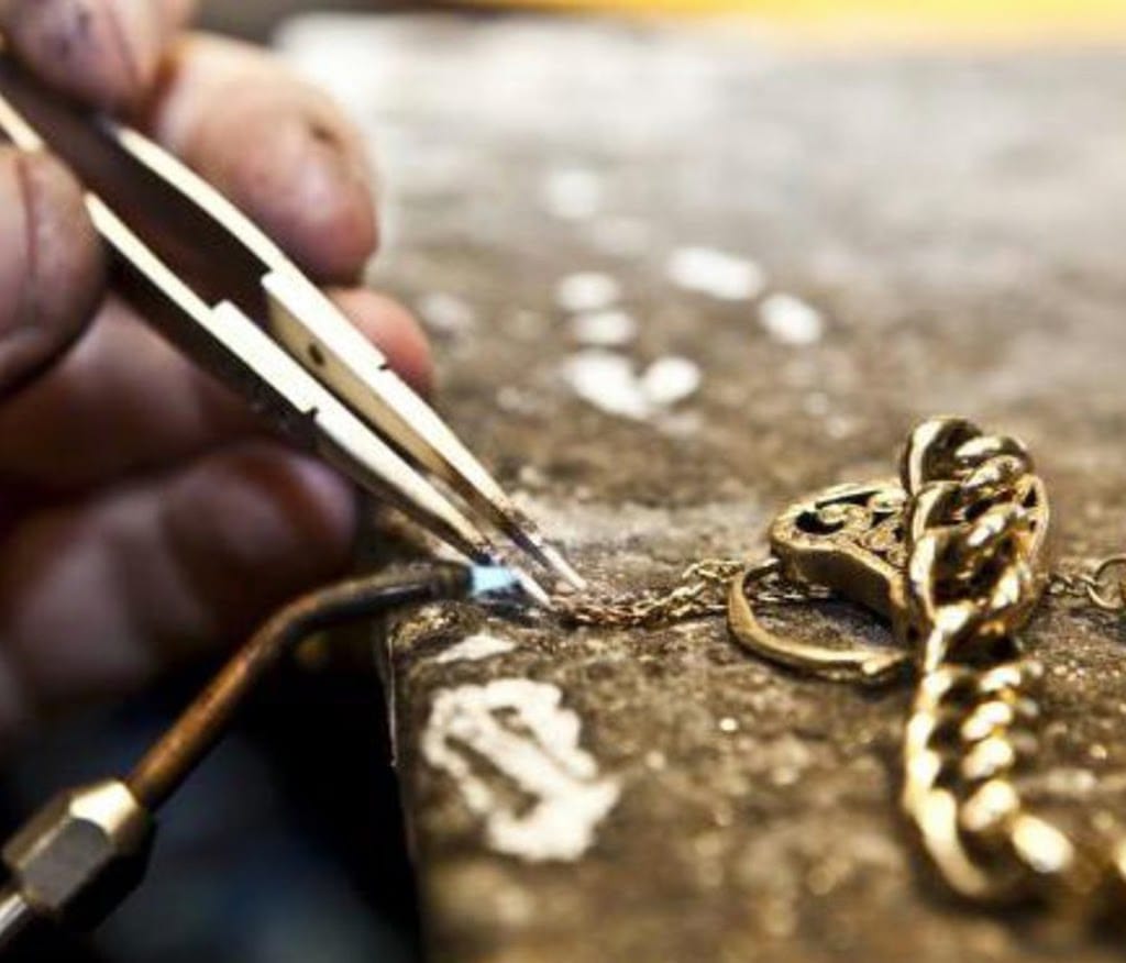 Featured image of post Jewelry Repair Near Me Now / According to fine jewelers, you should always wipe down your jewelry items after wearing.